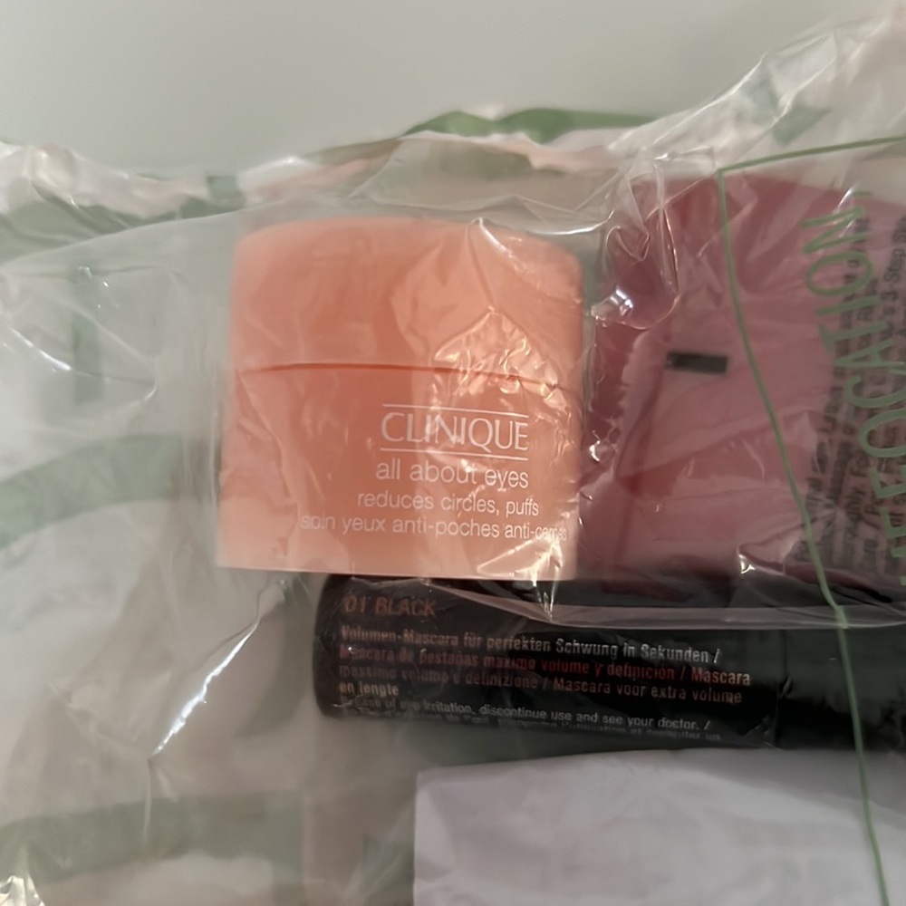 CLINQUE Make up bag with some make up Together - Picture 5 of 12